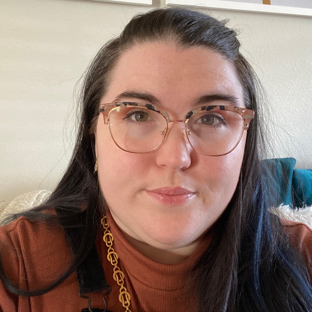 Meet your Posher, Julia